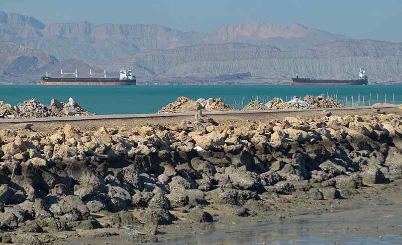  盟友响应冷淡，特朗普推动霍尔木兹护航遇阻；多国优先外交途径。 新闻