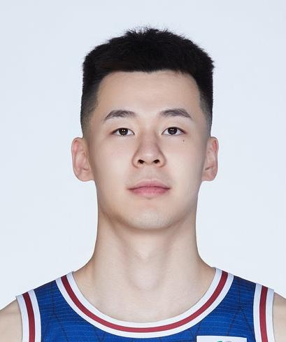  替补席突发冲突，王世龙怒斥两人；郭昊文赵柏清因发球失误争执，全场遭弃用。 体育新闻