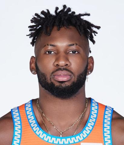  职业教练与战术分析师：解读京粤大战中的关键博弈与终结逻辑 体育新闻