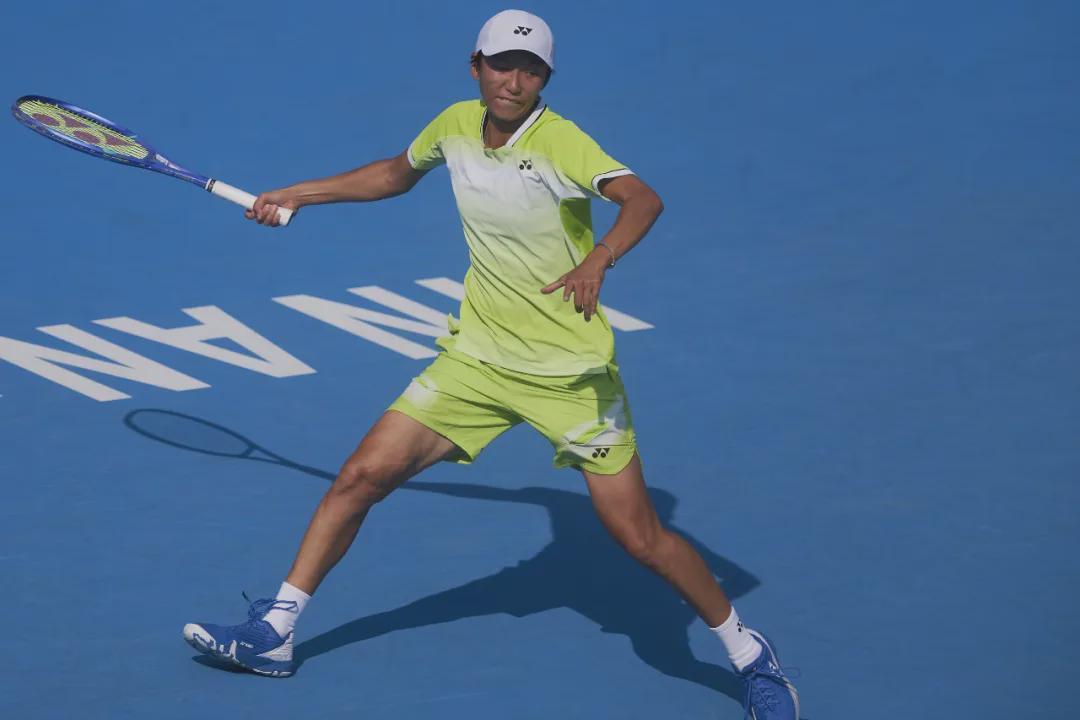  职业网球进阶指南：王曦雨连胜背后的战术逻辑解析 体育新闻