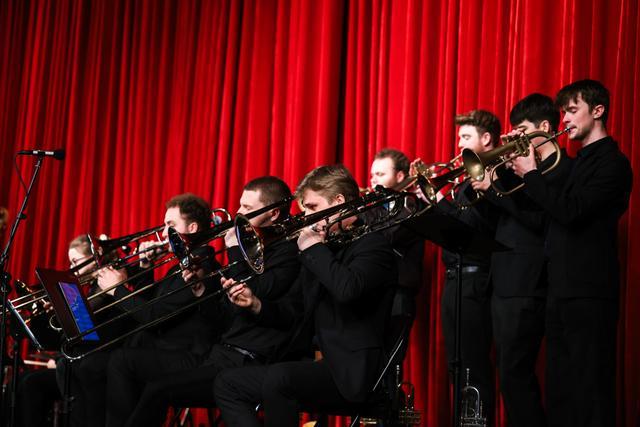  爵士乐的跨越边界之旅：从汉堡港口到上海舞台的共鸣与重塑 文化旅游