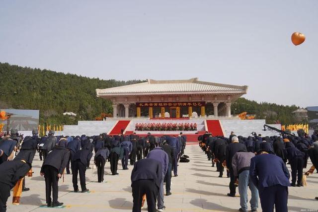  面对文化焦虑：如何看待网红参与传统祭祀？ 情感心理