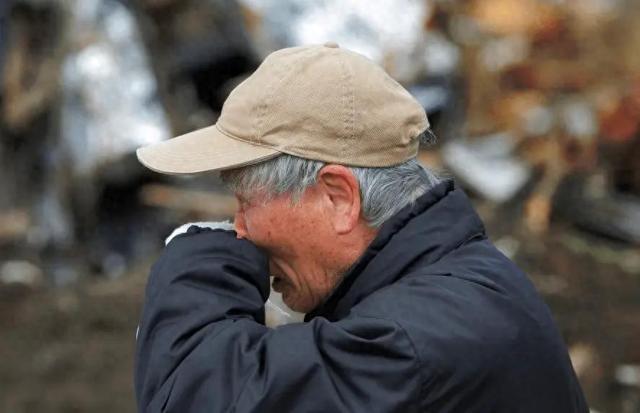 【深度技术解析】2-壬烯醛与皮脂氧化：55岁后体味管理的生化机制与系统性干预方案