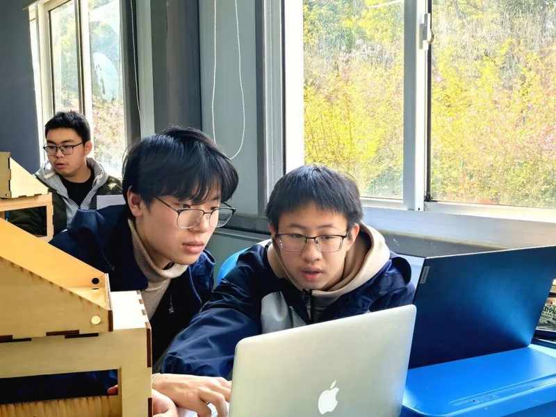 纯视觉识别×团队协作：松江通用技术竞赛的技术架构与教育价值解构