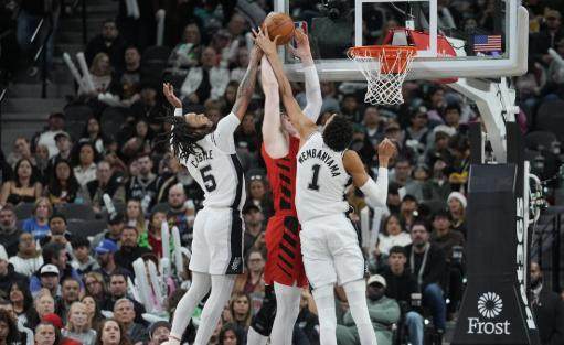  从防守铁军到三分狂潮：马刺进攻体系的深层蜕变 体育新闻